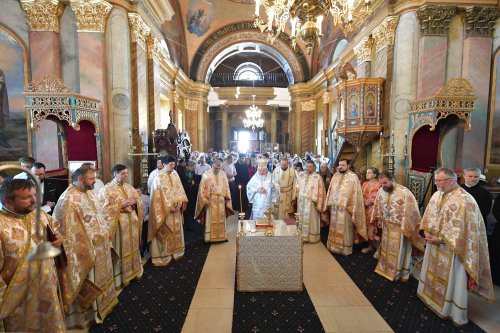 Festivitate de absolvire la Facultatea de Teologie Ortodoxă din București Poza 260896