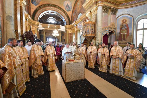 Festivitate de absolvire la Facultatea de Teologie Ortodoxă din București Poza 260900
