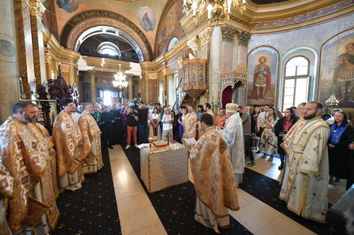 Festivitate de absolvire la Facultatea de Teologie Ortodoxă din București Poza 260904