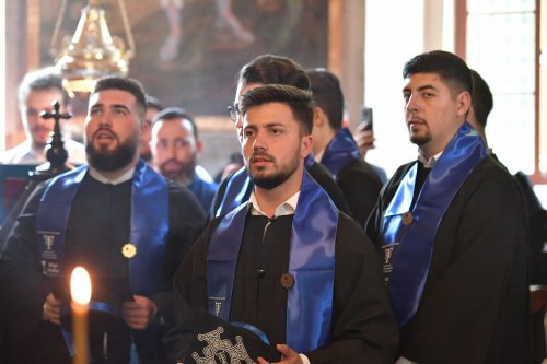 Festivitate de absolvire la Facultatea de Teologie Ortodoxă din București Poza 260907