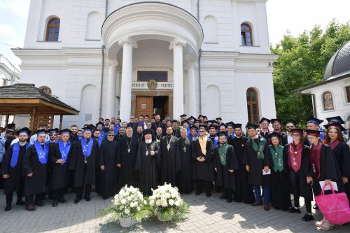 Festivitate de absolvire la Facultatea de Teologie Ortodoxă din București Poza 260916