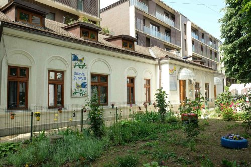Educație și filantropie la Parohia Mavrogheni din București Poza 261054