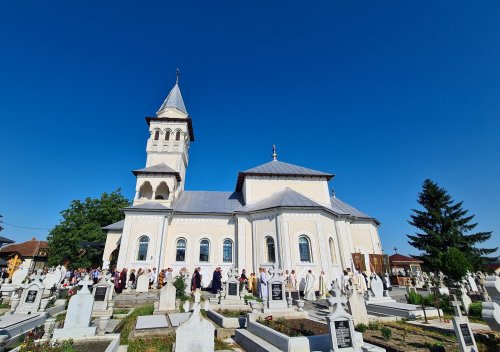 Resfințirea bisericii clujene din Jucu de Mijloc  Poza 261019