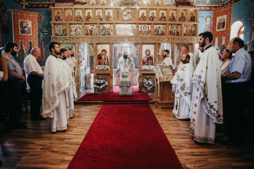 Sfințirea noii catapetesme a bisericii din Alunișu, județul Cluj Poza 261282