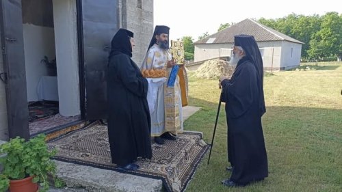 Vizită arhierească la Mănăstirea „Naşterea Maicii Domnului” din Chirilovca Poza 261292