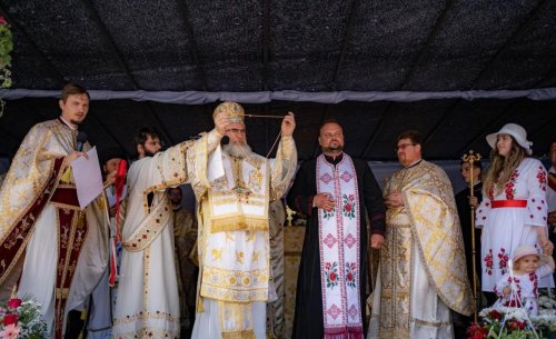 Resfințirea unor lăcașuri de rugăciune din județul Bacău Poza 261426