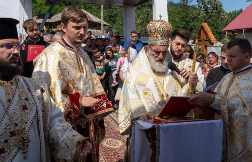 Resfințirea unor lăcașuri de rugăciune din județul Bacău Poza 261427