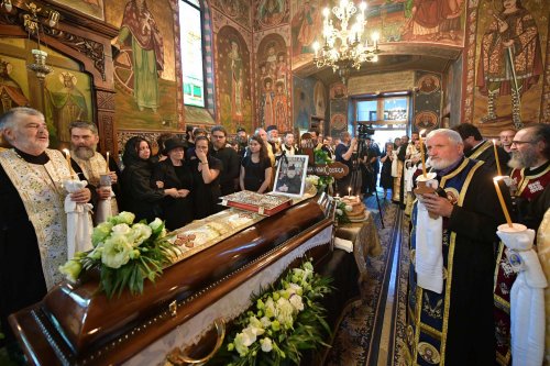 Părintele Atanasie-Tănăsache Costea  (1956-2023), păstor misionar și părinte duhovnicesc al studenților teologi din București Poza 261719