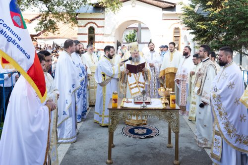 A fost sfințită pictura bisericii parohiei prahovene Gura Văii Poza 261908