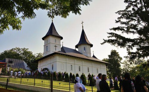 Sărbătoarea bisericii din localitatea botoșăneană Concești Poza 261969