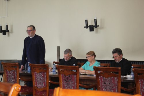 Conferință cu tema „Disciplina Religie și învățământul religios din Oltenia” Poza 262052