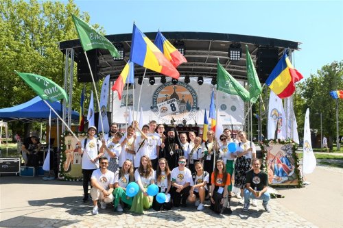 A debutat Întâlnirea Tinerilor Ortodocși din Banatul de Munte Poza 262203