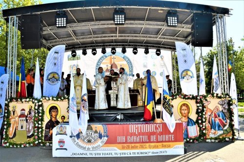 A debutat Întâlnirea Tinerilor Ortodocși din Banatul de Munte Poza 262205