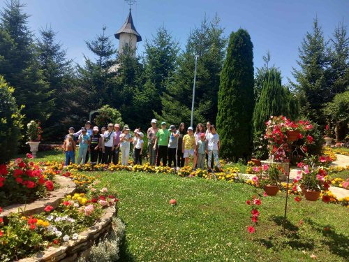 Activităţi estivale dedicate tinerilor în Arhiepiscopia Dunării de Jos Poza 262234
