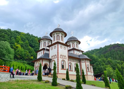 Hramul Mănăstirii Băișoara din judeţul Cluj Poza 262500