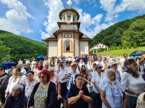 Hramul Mănăstirii Băișoara din judeţul Cluj Poza 262503