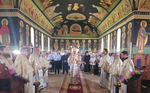 Liturghie arhierească la Mănăstirea Cipăieni, judeţul Mureş Poza 262504