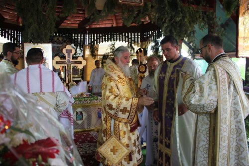 Liturghie arhierească la Mănăstirea „Sfântul Ilie”-Dobrița din județul Gorj Poza 303835