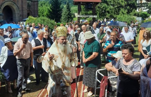 Popas de rugăciune și expoziție de carte la Mănăstirea Florești Poza 262516