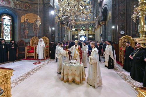 Patriarhul României a sărbătorit prin rugăciune împlinirea vârstei de 72 de ani Poza 262560