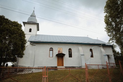 Binecuvântare arhierească în Parohia Tioltiur din judeţul Cluj Poza 262704