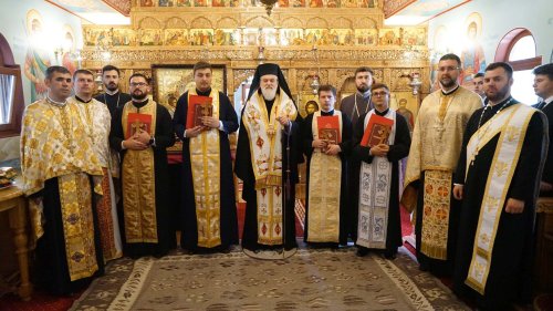 Hirotesii de duhovnici la paraclisul eparhial din Slobozia  Poza 262725