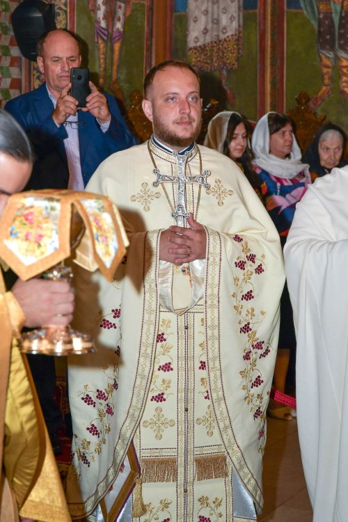 Bucuria slujirii la Mănăstirea Radu Vodă din București Poza 262857