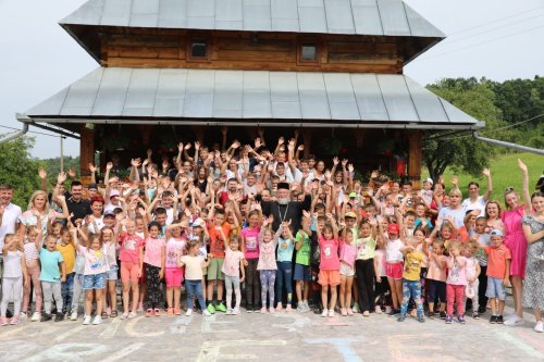 Activităţi cu tineri şi copii în Maramureş Poza 263049