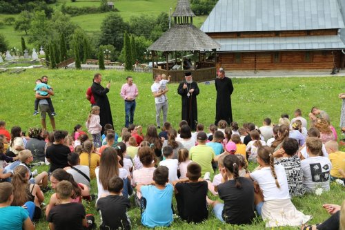 Activităţi cu tineri şi copii în Maramureş Poza 263052