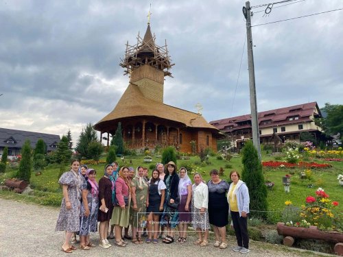 Pelerinaj al credincioșilor din Puhoi, Moldova, în România Poza 263031