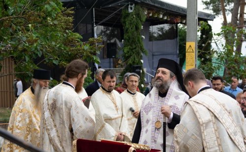 Biserica Parohiei Pahomia, veche de 243 de ani, a fost resfințită Poza 263227