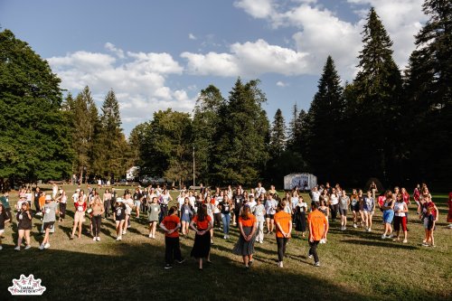 Peste 500 de tineri în „Poiana Prieteniei”, la Nemțișor Poza 263177