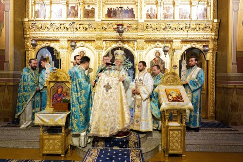 Bucurii duhovnicești pentru credincioșii din Arhiepiscopia Târgoviștei Poza 263488
