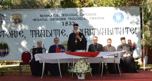 Încheierea cursurilor de asimilare pentru cântăreții bisericești la Craiova Poza 263470