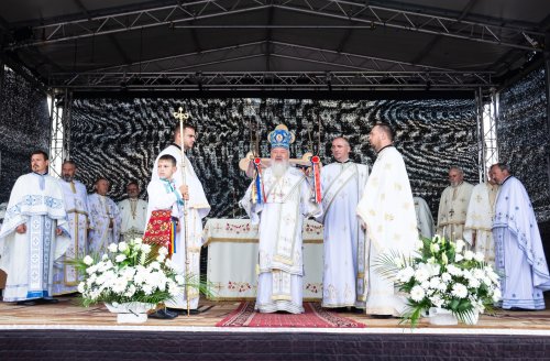 Resfințirea Bisericii „Sfântul Ierarh Nicolae” din Monariu Poza 263441