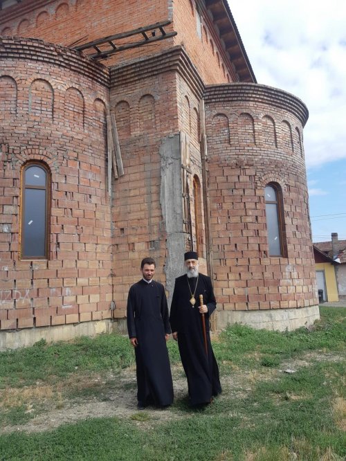 Vizită pastorală pe şantierul noii biserici a Parohiei Sebeş VI Poza 263675