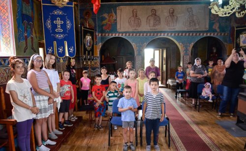 „Școala de vară din tinda Bisericii” în Parohia Lunca Moților, Hunedoara Poza 263871