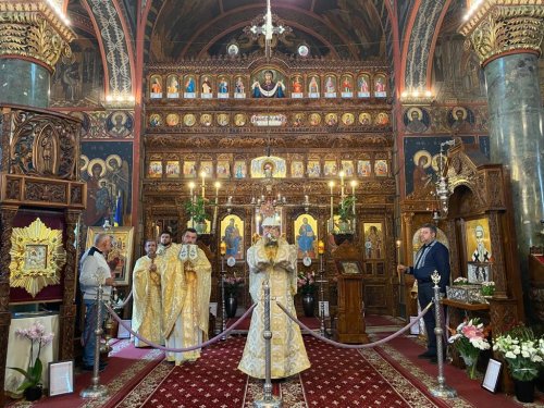 Cinstirea sfântului ocrotitor al Parohiei „Miron Patriarhul” din București Poza 264342