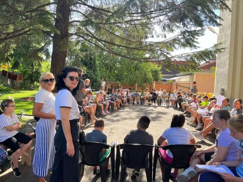 „Copiii și tinerii în tinda bisericii”, la şcoala de vară de la Velența I Oradea Poza 264498