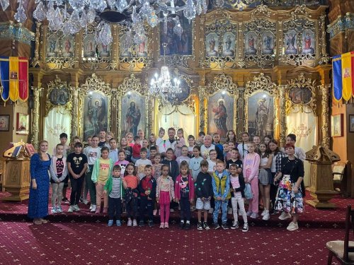 „Copiii și tinerii în tinda bisericii”, la şcoala de vară de la Velența I Oradea Poza 264499