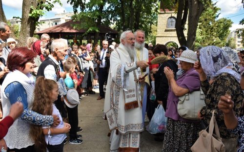 Slujire a Mitropolitului Serafim în Negrești, Vaslui Poza 264475