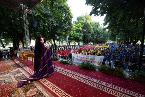 Rugăciune și comuniune la sărbătoarea ocrotitorului Arhiepiscopiei Târgoviștei Poza 264588