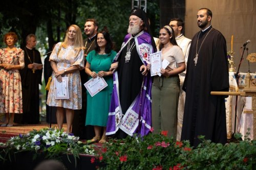 Rugăciune și comuniune la sărbătoarea ocrotitorului Arhiepiscopiei Târgoviștei Poza 264597