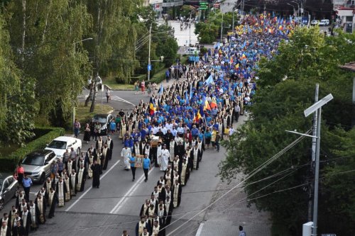 Rugăciune și comuniune la sărbătoarea ocrotitorului Arhiepiscopiei Târgoviștei Poza 264598