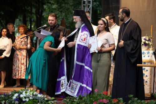 Rugăciune și comuniune la sărbătoarea ocrotitorului Arhiepiscopiei Târgoviștei Poza 264599
