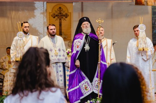 Rugăciune și comuniune la sărbătoarea ocrotitorului Arhiepiscopiei Târgoviștei Poza 264608