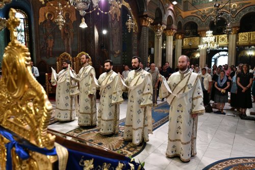 Cântare de adormire adusă Maicii lui Dumnezeu la Catedrala Patriarhală Poza 264695