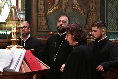 Cântare de adormire adusă Maicii lui Dumnezeu la Catedrala Patriarhală Poza 264698