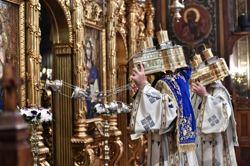 Cântare de adormire adusă Maicii lui Dumnezeu la Catedrala Patriarhală Poza 264699