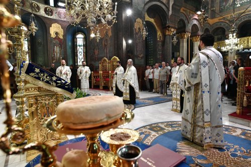 Cântare de adormire adusă Maicii lui Dumnezeu la Catedrala Patriarhală Poza 264704